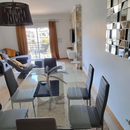 Spacious & With Rare Parking Albufeira