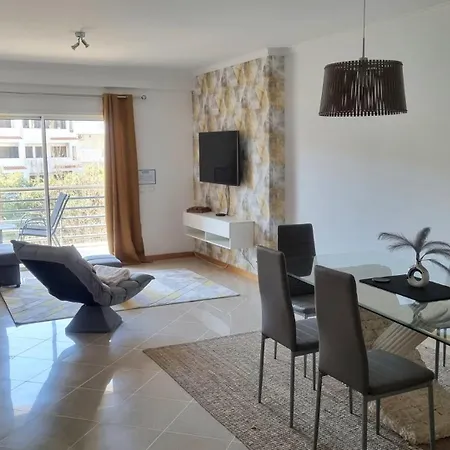 Spacious & With Rare Parking Apartment Albufeira