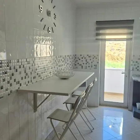 Spacious & With Rare Parking Albufeira