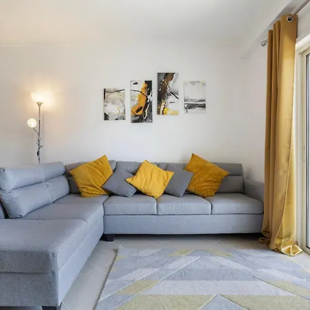 Appartamento Spacious & With Rare Parking