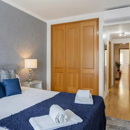 Appartamento Spacious & With Rare Parking