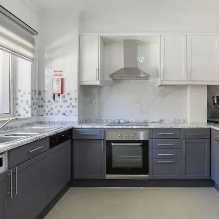 Appartamento Spacious & With Rare Parking *