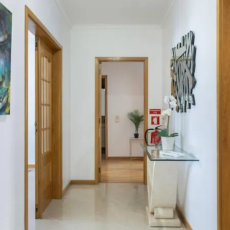 Spacious & With Rare Parking Appartamento