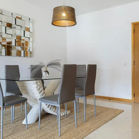 Appartamento Spacious & With Rare Parking *