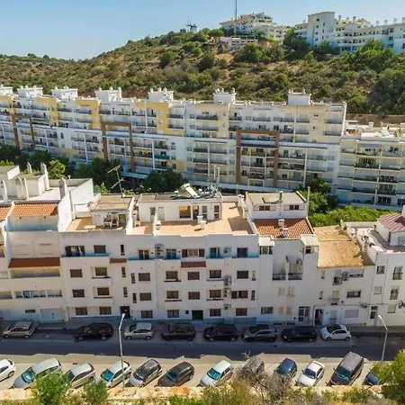 Spacious & With Rare Parking Albufeira