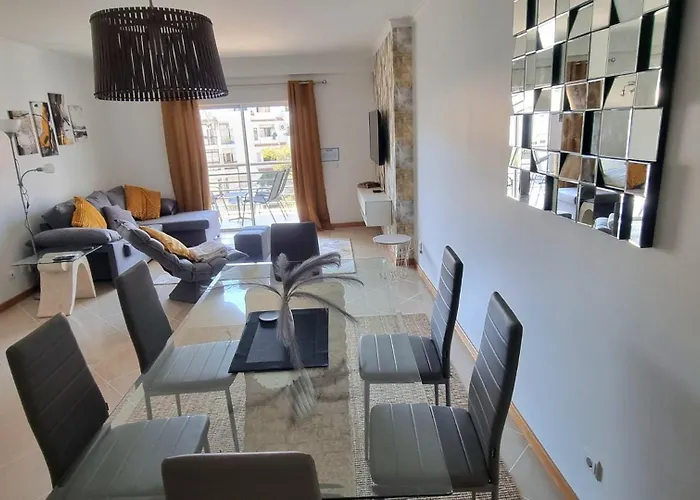 Spacious & With Rare Parking Albufeira