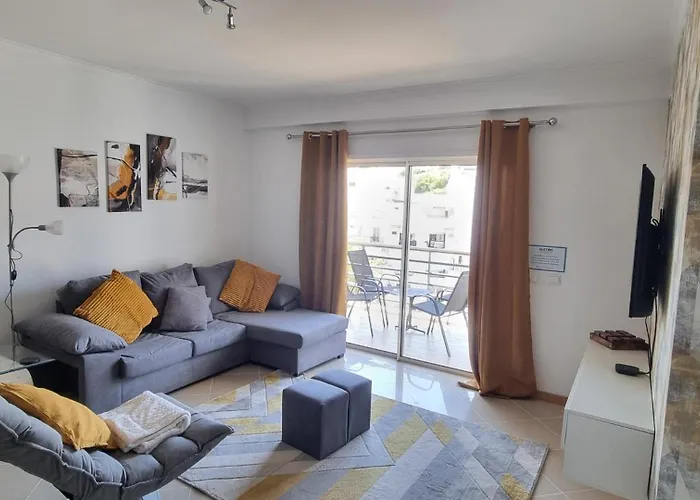 Spacious & With Rare Parking Apartment Albufeira