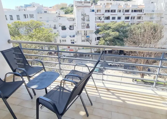 Spacious & With Rare Parking Apartment Albufeira