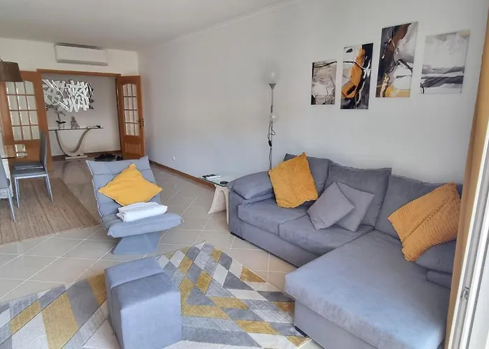 Spacious & With Rare Parking Apartment Albufeira