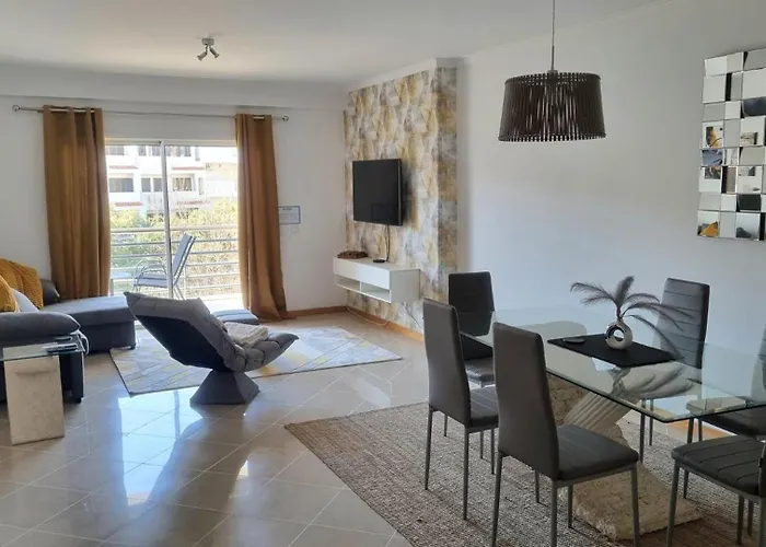 Spacious & With Rare Parking Apartment Albufeira