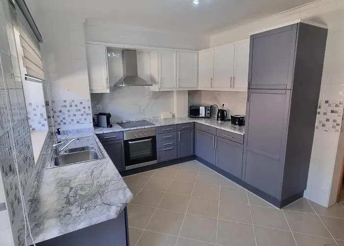 Spacious & With Rare Parking Apartment *