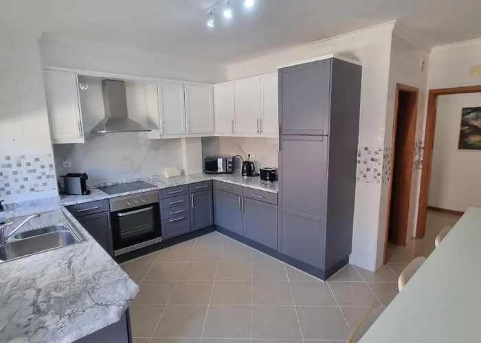 Spacious & With Rare Parking Albufeira